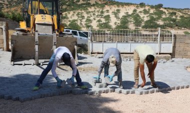Belediye ekipleri daha güzel bir Nizip için durmadan çalışıyor 