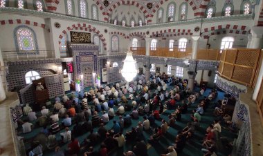 Kurban Bayramı namazı Nizip'te 05.50 de kılındı