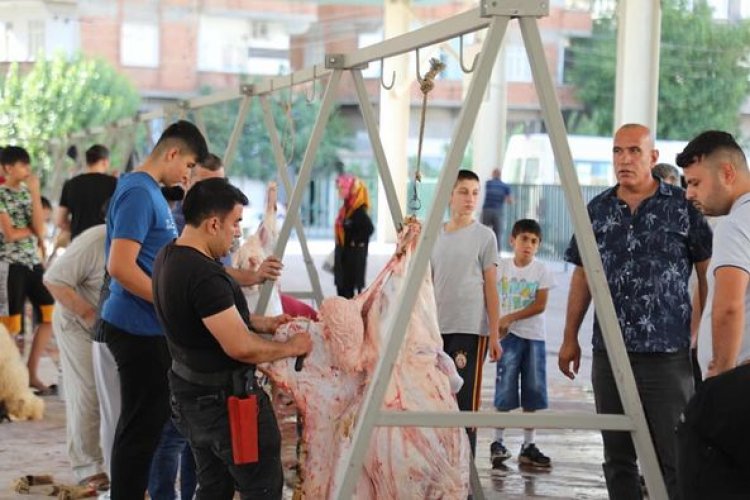 Vatandaşlar kurban kesimi için pazar yerlerini tercih etti