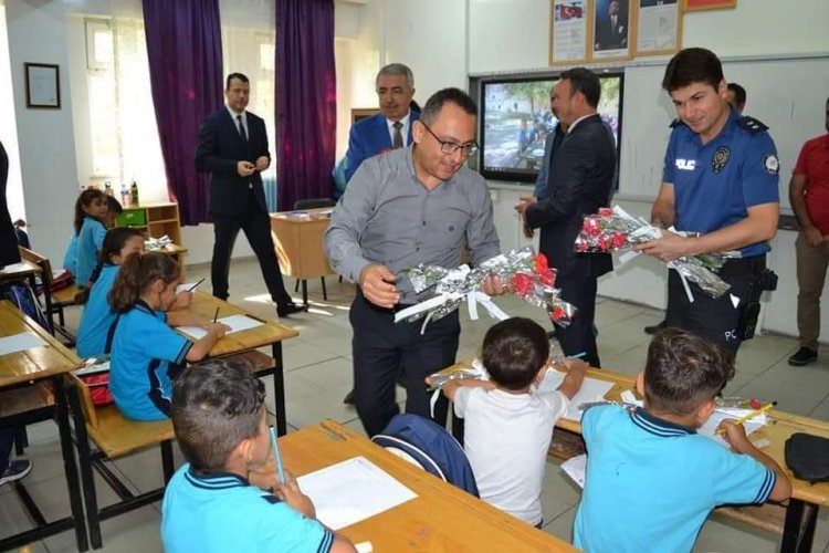 Kaymakam Çağlar ve Belediye Başkanı Sarı'dan ilköğretim haftası ziyareti 
