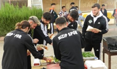 Nizip Spor'lu oyuncular yemekte buluştu