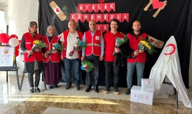 UĞUR OKULLARI NİZİP KAMPÜSÜ KIZILAY NİZİP ŞUBESİ'Nİ AĞIRLADI!