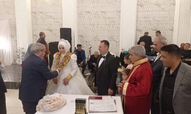 Danaoğlu ve Ateş Ailesinin Mutlu Günü