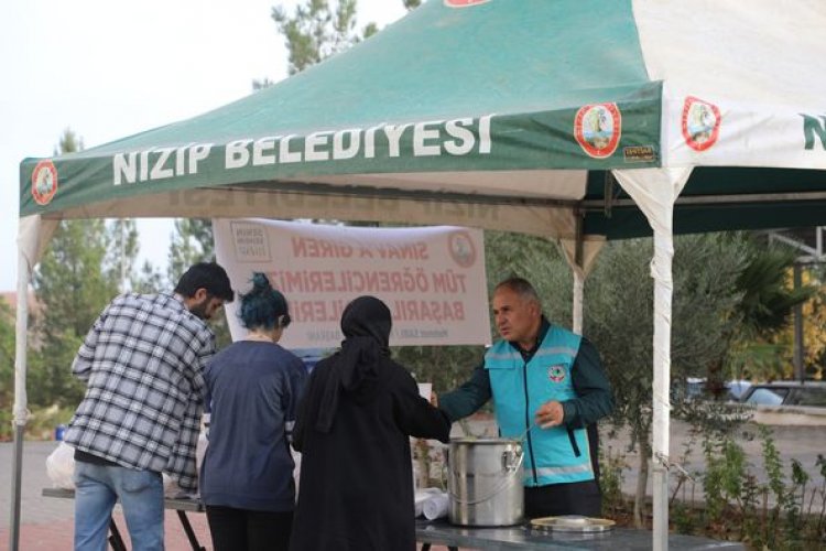 Nizip Belediyesi’nden öğrencilere çorba ikramı