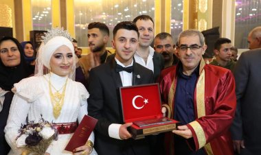 Bulut ve Toksöz ailesinin mutlu günü