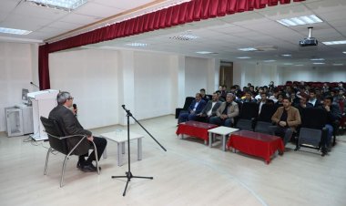 Başkan Yardımcısı. Uygur, Kariyer Günleri'nde Öğrencilerle Buluştu