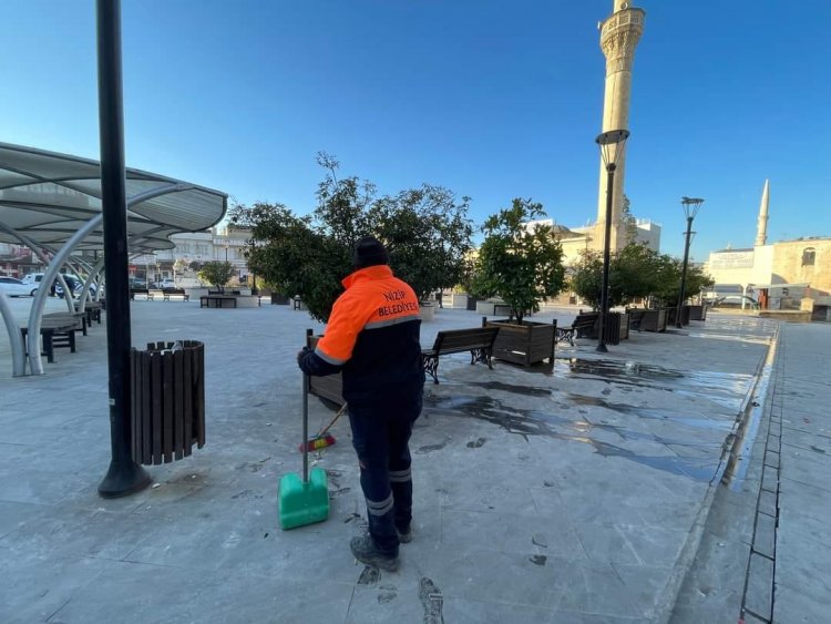 Belediye ekiplerinin temizlik çalışmaları devam ediyor