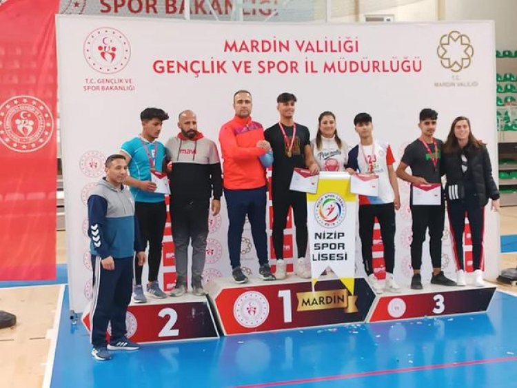 Nizip Spor Lisesi Bilek Güreşi Müsabakalarında 14 Madalya Kazandı