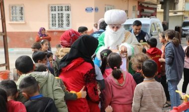 Nizip Belediyesi çocukları eğlendirmeye devam ediyor