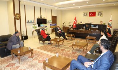 Belediye Başkanı Sarı koltuğu devretti