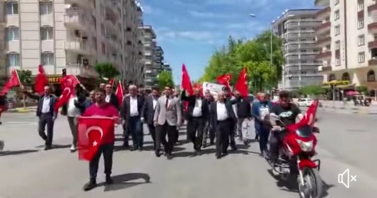 Nizip'te Şehitlere Saygı Yürüyüşü yapıldı 