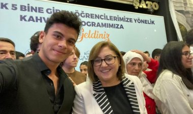 BAŞKAN ŞAHİN, YKS'DE İLK 5000'E GİREN 250 ÖĞRENCİ VE AİLELERİYLE BULUŞTU