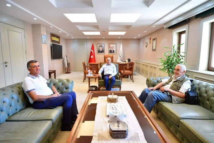 Hayırsever Mehmet Maruf Marufoğlu, Vali Kemal Çeber’i ziyaret etti.