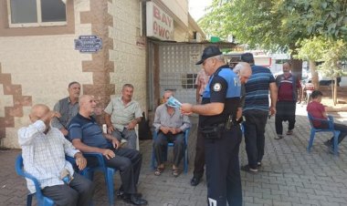 Nizip İlçe Emniyet Müdürlüğü Toplum Destekli Polislik (TDP) Büro Amirliği görevlilerince, iletişim yoluyla Dolandırıcılık konularında, İlçemiz genelinde halkın yoğun olduğu yerlerde ve parklarda vatandaşlarımıza yönelik faaliyetler yapılarak Dolandırıcılık konularına karşı dikkatli olunması hakkında vatandaşlara bilgilendirmeler yapılarak el ilanı ve broşür dağıtımı yapılmıştır.