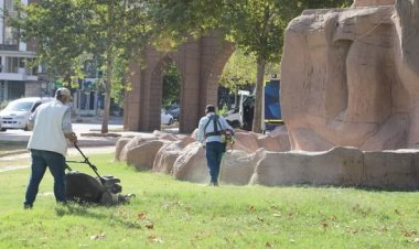 Nizip Belediyesi Park ve Bahçeler Müdürlüğüne bağlı ekipler, park ve yeşil alanlarda çim biçme ve bakım onarım çalışmalarına devam ediyor.  Osmanlı Parkı