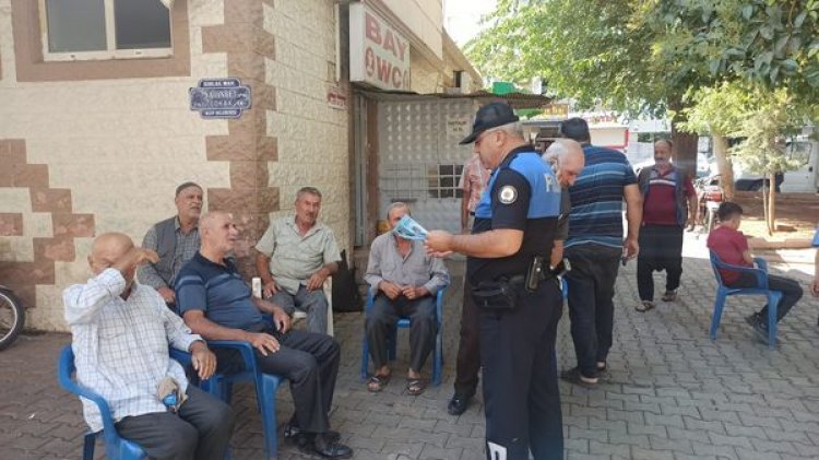 Nizip İlçe Emniyet Müdürlüğü Toplum Destekli Polislik (TDP) Büro Amirliği görevlilerince, iletişim yoluyla Dolandırıcılık konularında, İlçemiz genelinde halkın yoğun olduğu yerlerde ve parklarda vatandaşlarımıza yönelik faaliyetler yapılarak Dolandırıcılık konularına karşı dikkatli olunması hakkında vatandaşlara bilgilendirmeler yapılarak el ilanı ve broşür dağıtımı yapılmıştır.