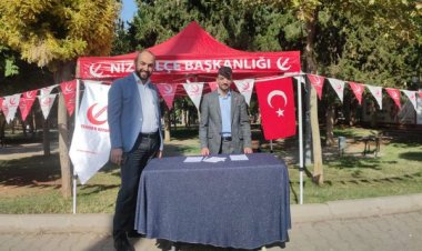 Yeniden Refah Partisi ilçe teşkilatı Nizip Hacı Okan Parkında stand açtı
