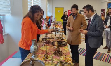 Nizip'te İlkokul Öğrencileri "100. Yıl Nostalji" Sergisi Açtı