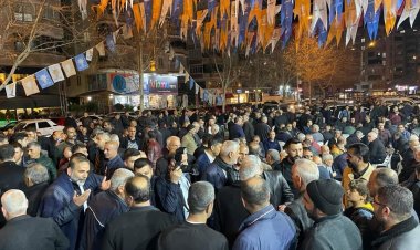 Vatandaşlar Akdoğan’ı yalnız bırakmıyor