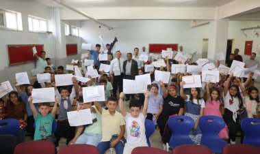 Belediye Başkanı Doğan, öğrencilerin karne heyecanına ortak oldu