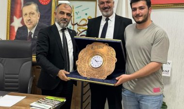 AK Parti Nizip İlçe Başkanı Yakup Karakuş, Hayırlı Olsun Ziyaretlerini Kabul Ediyor