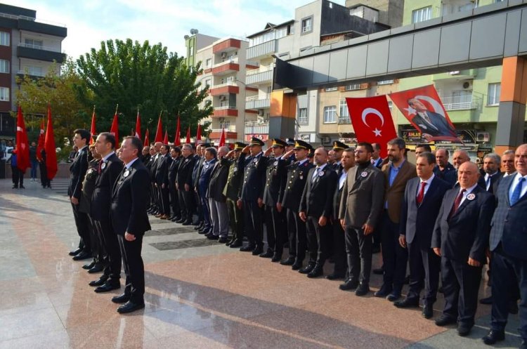 Nizip'te 10 Kasım Atatürk'ü Anma Programı Coşkuyla Gerçekleşti