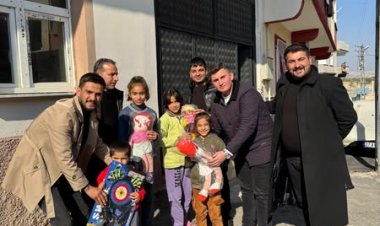 CHP Nizip Gençlik Kolları’ndan Çocuklara Anlamlı Hediye!