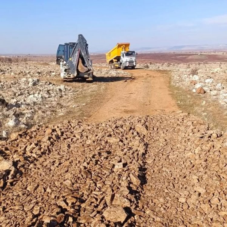 Nizip Belediyesi'nden Ulaşım Atağı: Yol Bakım ve Yenileme Çalışmaları Tüm Hızıyla Devam Ediyor