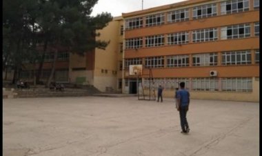 Bir Tarih Daha Yıkıldı: Eski Nizip Ortaokulu Artık Yok…