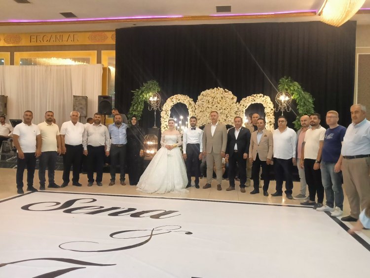 Ferhat Ramazan ve Emine Sena çifti Görkemli Bir Törenle Dünyevine Girdi