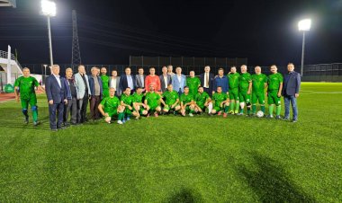 Nizip Muhtar Spor İkincilik Kupasını Aldı