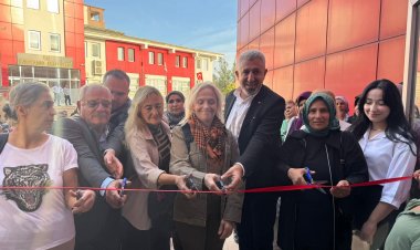 Karkamış Belediyesi’nden Anlamlı Proje: “Siz Yalnız Değilsiniz, Biz Buradayız” Platformundan Gelinlik Mağazası Hizmete Açıldı