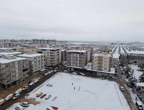 Nizip’te Kar Yağışı Hayatı Olumsuz Etkiledi: İlçe Beyaza Büründü