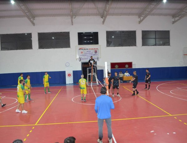 Cezaevi Personellerinin Voleybol Finalinde Dostluk Kazandı