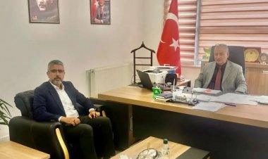 MEHMET ÇİÇEK’TEN BAŞKAN YARDIMCISI OKTAY AKTAŞ’A HAYIRLI OLSUN ZİYARETİ