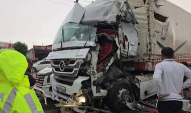 NİZİP’TE 3 ARACIN KARIŞTIĞI ZİNCİRLEME KAZA: 2 YARALI