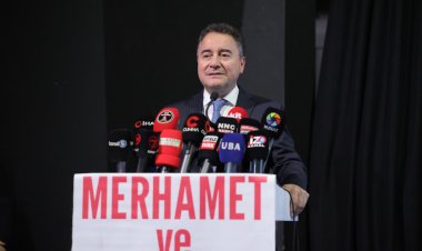 ANKARA’DA 7. MERHAMET VE EMEK ÖDÜLLERİ TÖRENİ: 28 SİYASİ PARTİ VE ONLARCA STK AYNI ÇATIDA BULUŞTU