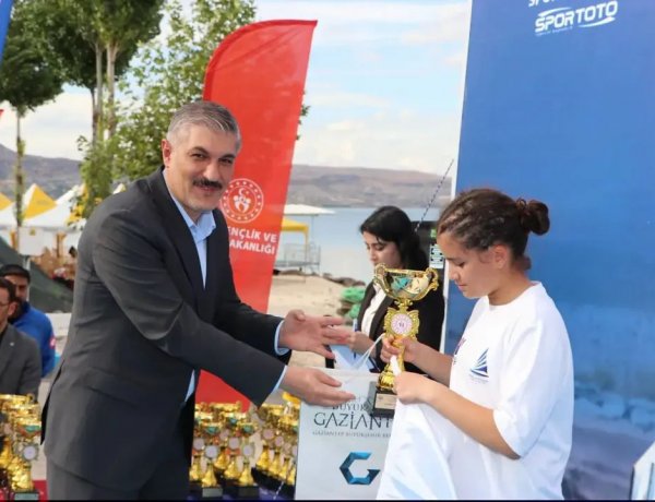 ⛵ NİZİP’TE YELKEN HEYECANI ÖDÜL TÖRENİYLE SONA ERDİ