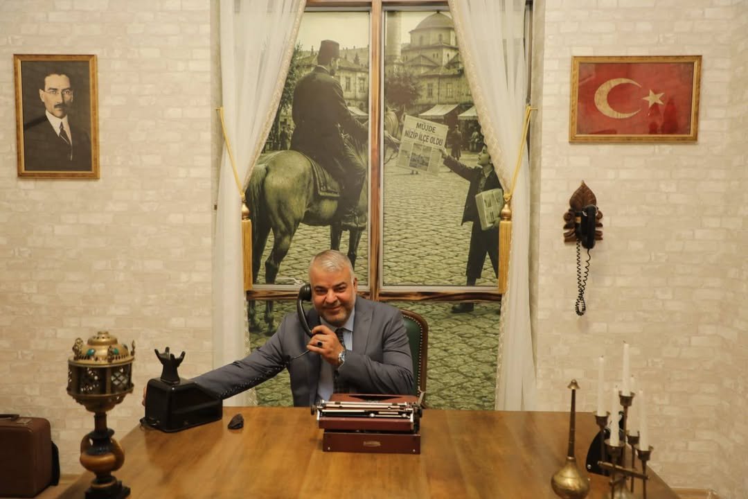 DR. BEKİR ŞEN’E, NİZİP’İN 100. YILINA KATKILARINDAN DOLAYI TEŞEKKÜR PLAKETİ