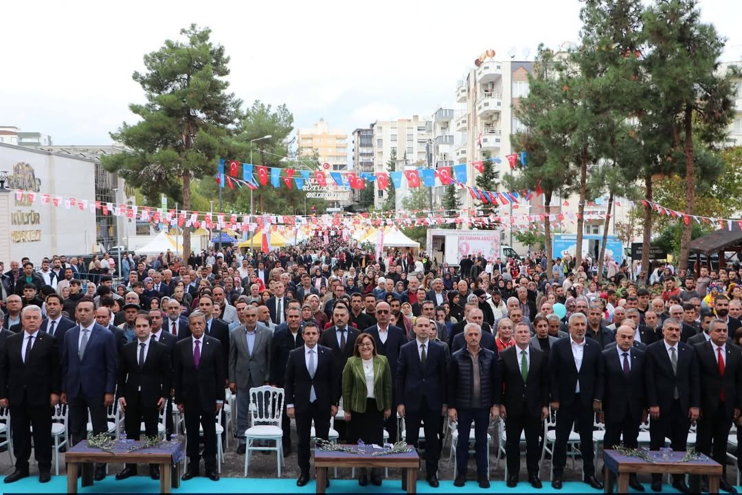NİZİP ZEYTİN FESTİVALİ COŞKULU TÖRENLE AÇILDI: PROTOKOLDEN YOĞUN KATILIM!