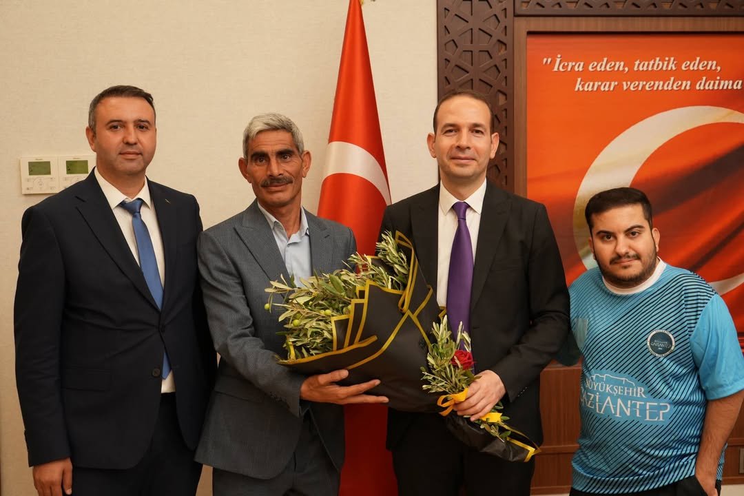 NİZİP’TE 100. YIL SOSYAL DAYANIŞMA VE ENGELSİZ YAŞAM MERKEZİ İÇİN KAYMAKAM UĞURLU’YA TEŞEKKÜR ZİYARETİ