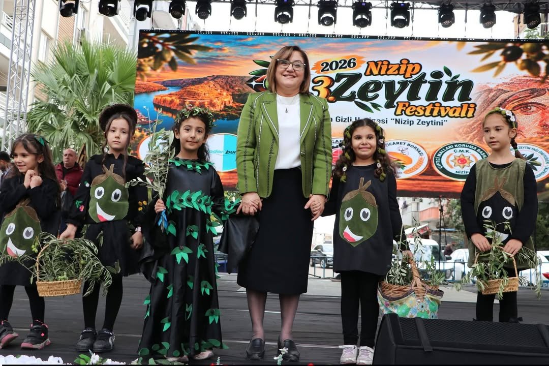 NİZİP ZEYTİN FESTİVALİ COŞKULU TÖRENLE AÇILDI: PROTOKOLDEN YOĞUN KATILIM!