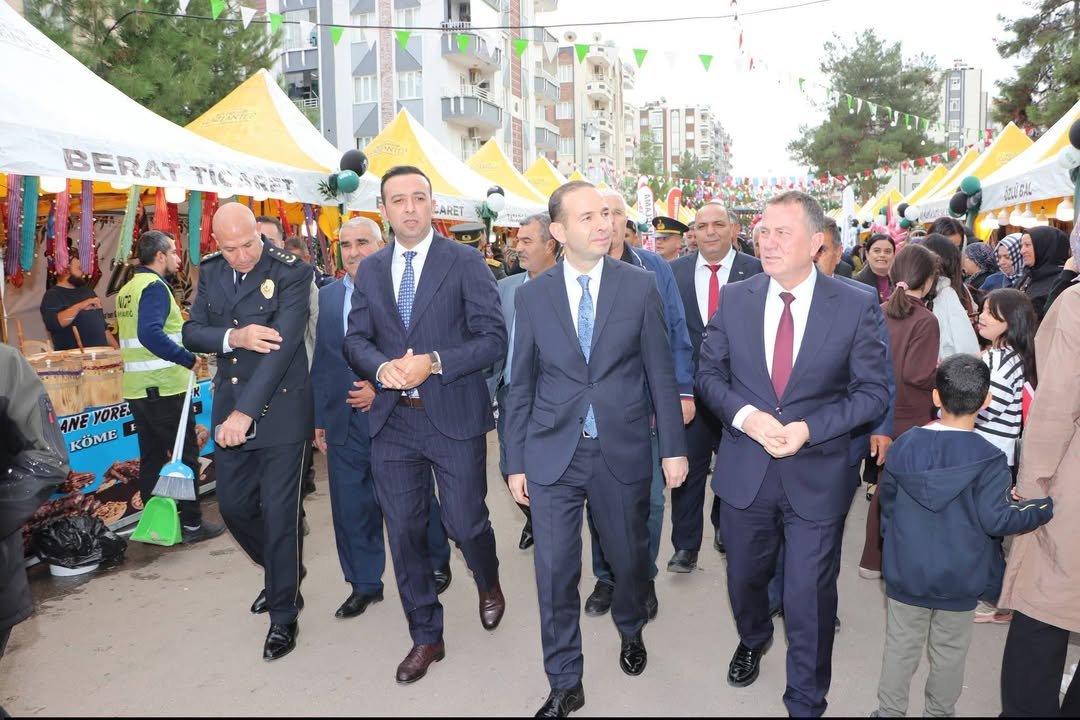 NİZİP ZEYTİN FESTİVALİ’NDE STANTLAR PROTOKOL TARAFINDAN GEZİLDİ