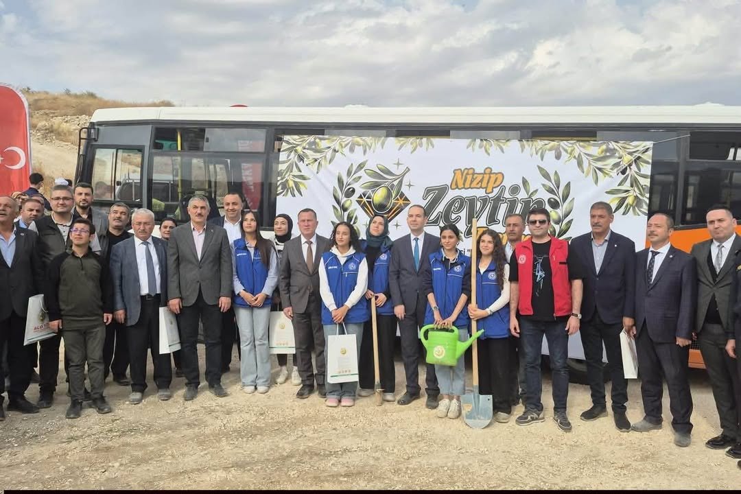 NİZİP ZEYTİN FESTİVALİ SAMANLI MAHALLESİ’NDE FİDAN DİKİMİYLE BAŞLADI