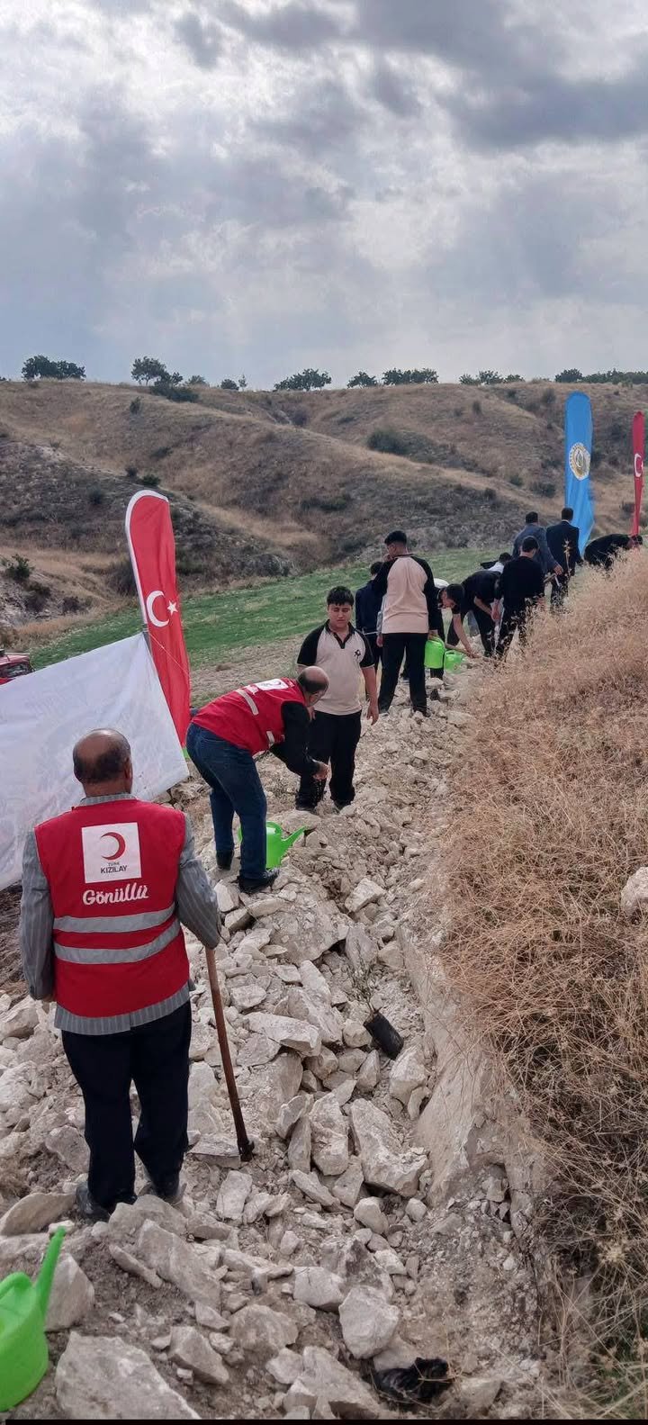 NİZİP KIZILAY ŞUBESİ’NDEN AĞAÇ DİKME KAMPANYASINA ANLAMLI DESTEK