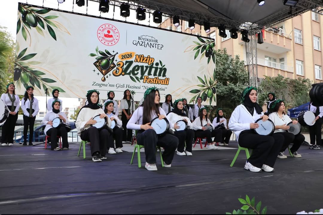 NİZİP ZEYTİN FESTİVALİ COŞKULU TÖRENLE AÇILDI: PROTOKOLDEN YOĞUN KATILIM!