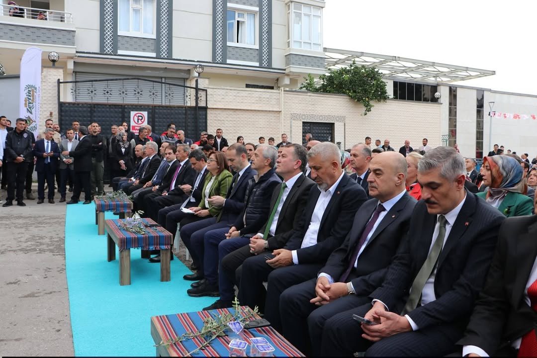 NİZİP ZEYTİN FESTİVALİ COŞKULU TÖRENLE AÇILDI: PROTOKOLDEN YOĞUN KATILIM!