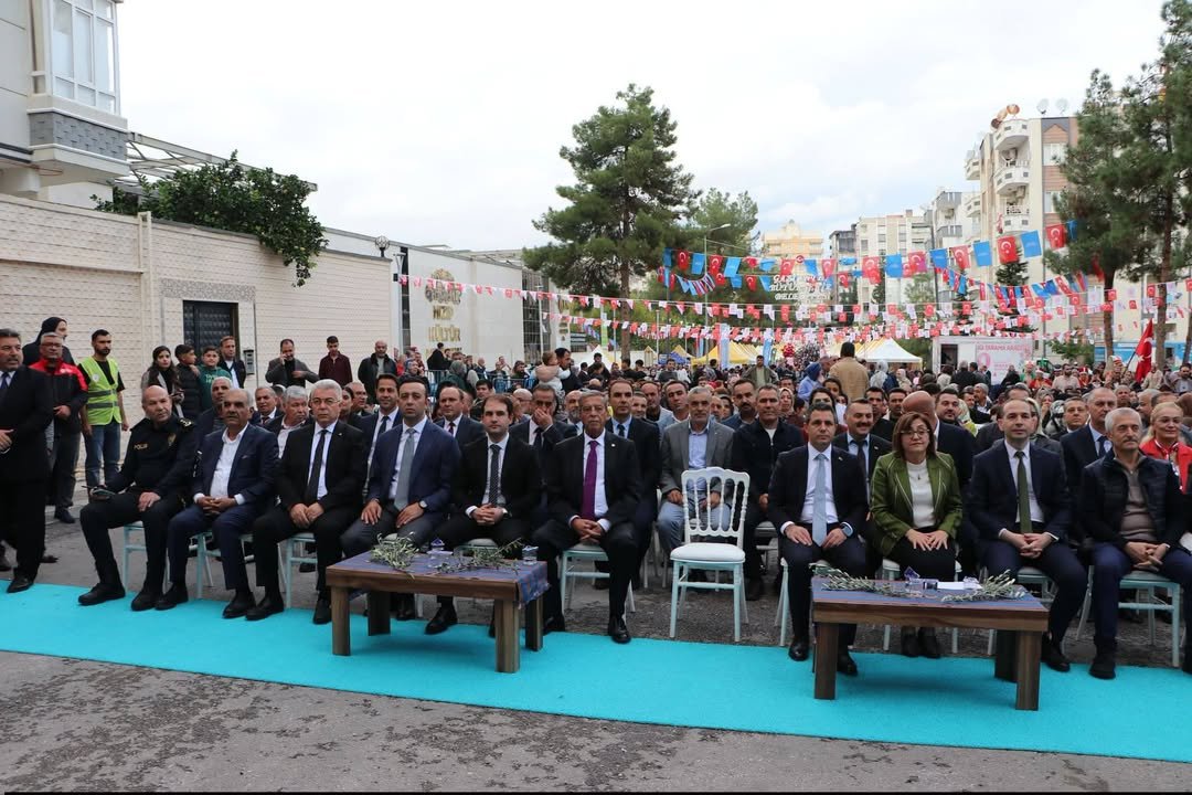 NİZİP ZEYTİN FESTİVALİ COŞKULU TÖRENLE AÇILDI: PROTOKOLDEN YOĞUN KATILIM!