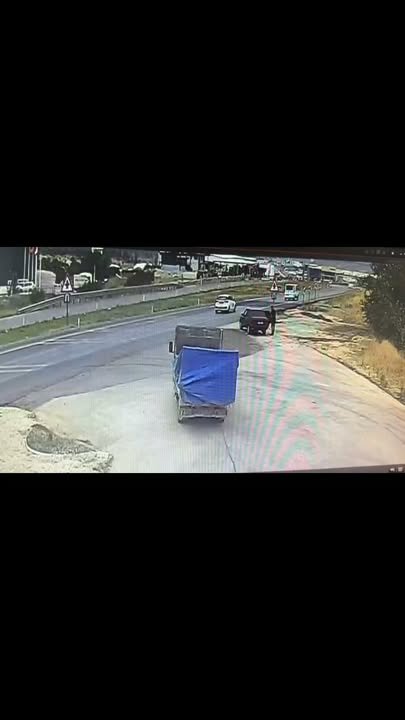 NİZİP’TE FECİ KAZA! TAKLA ATAN OTOMOBİL MENFEZE UÇTU: 2 YARALI