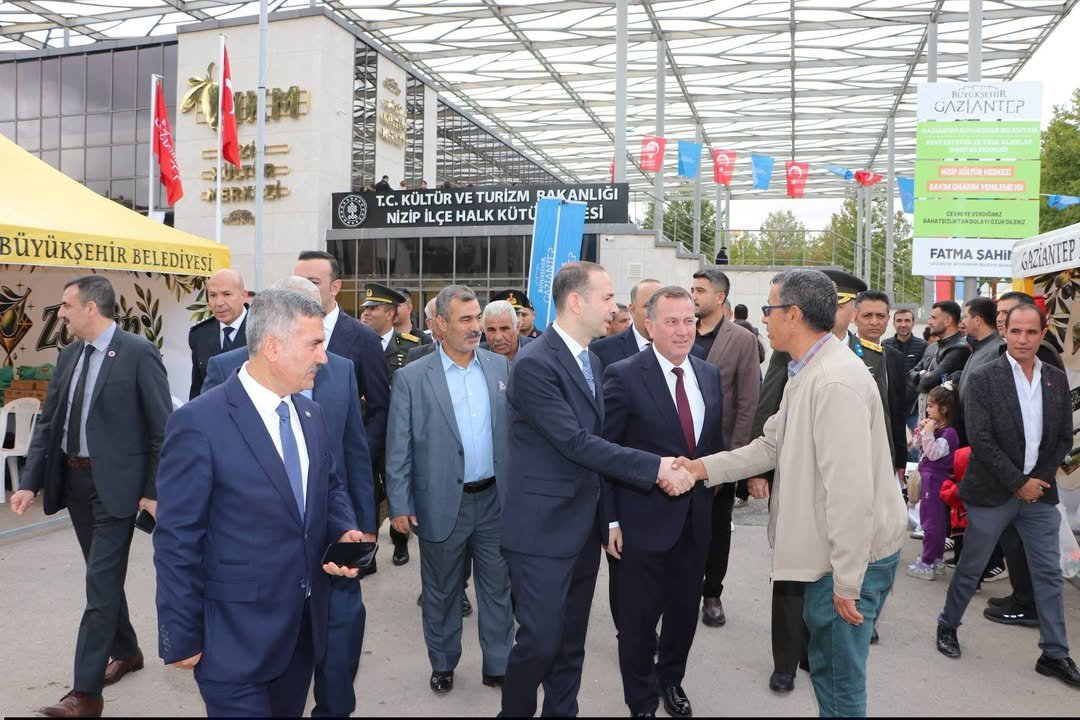 NİZİP ZEYTİN FESTİVALİ’NDE STANTLAR PROTOKOL TARAFINDAN GEZİLDİ